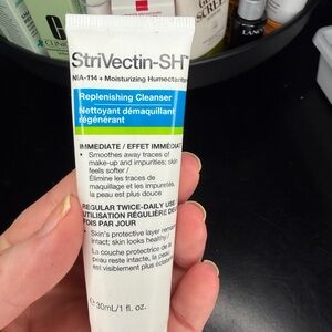 StriVectin Replenishing Cleanser - White and Blue